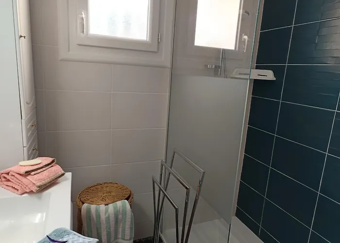 Hébergement de vacances Maison De à - 6 Personnes - Animaux Admis - Fr-1-540-169 *