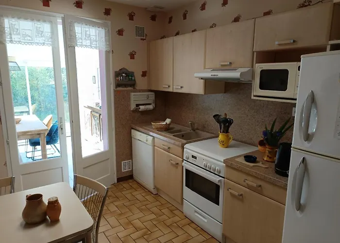 Hébergement de vacances Maison De à - 6 Personnes - Animaux Admis - Fr-1-540-169 *